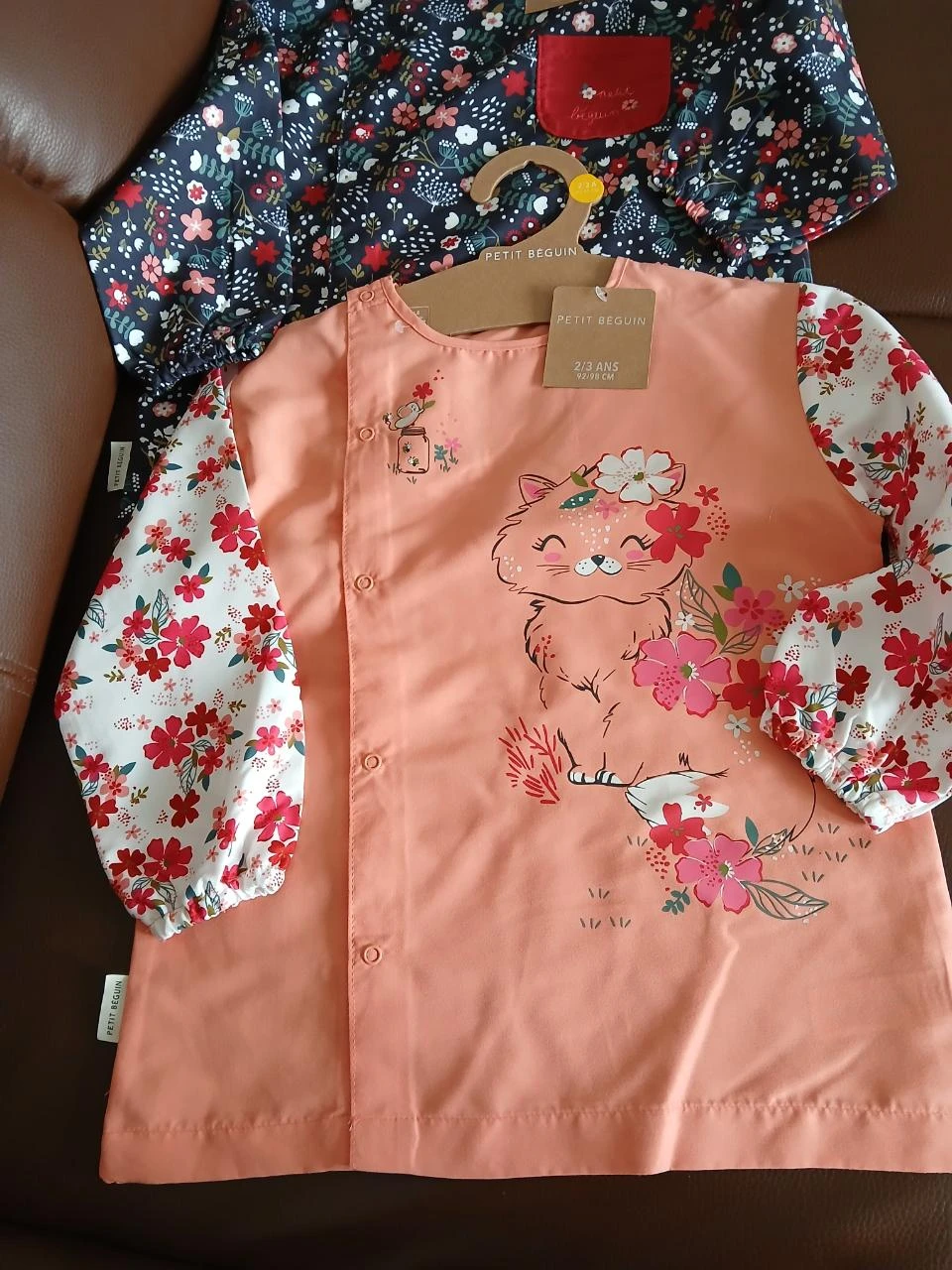 lote 2 delantales blusas pintura repelente de líquidos para niña petit beguin 92/98 cm 2/3 años – photo 3